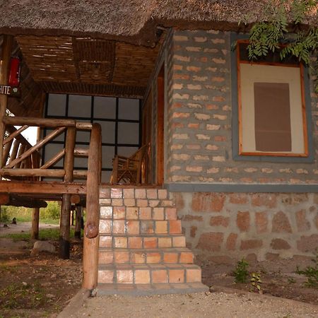 Irungu Forest Safari Lodge Katunguru Eksteriør billede