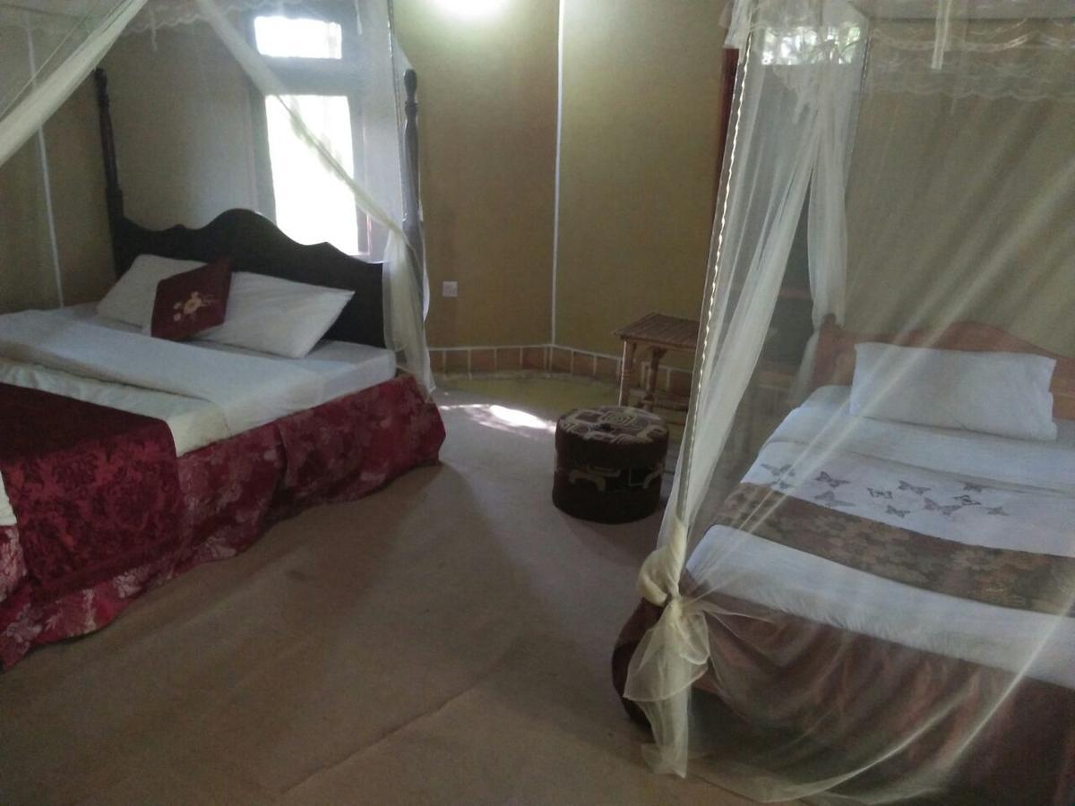 Irungu Forest Safari Lodge Katunguru Eksteriør billede