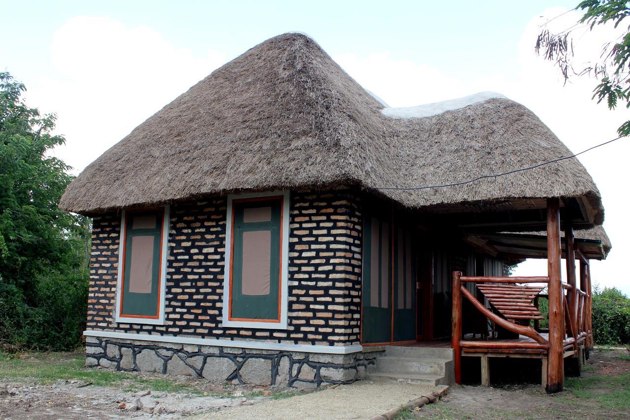 Irungu Forest Safari Lodge Katunguru Eksteriør billede