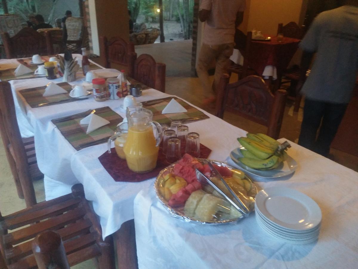 Irungu Forest Safari Lodge Katunguru Eksteriør billede