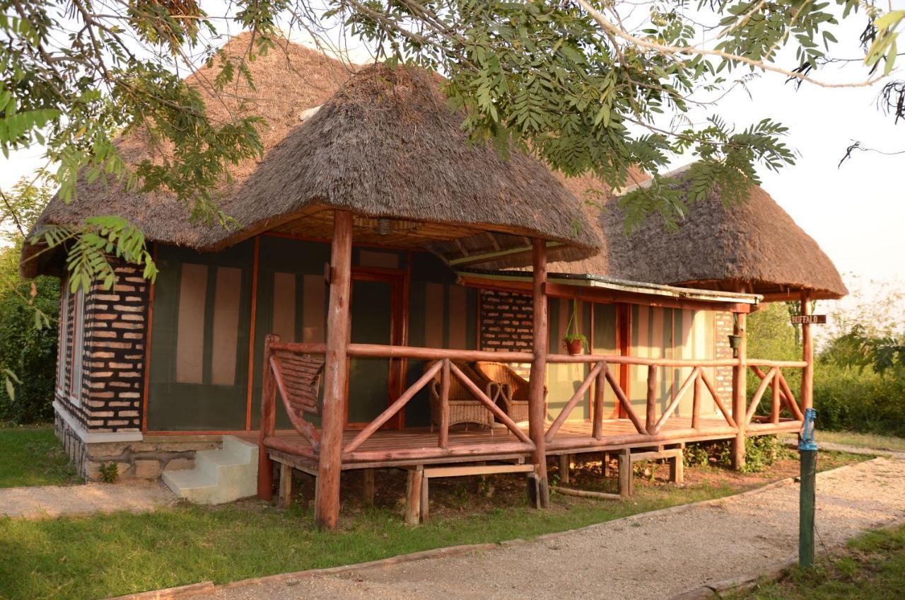 Irungu Forest Safari Lodge Katunguru Eksteriør billede