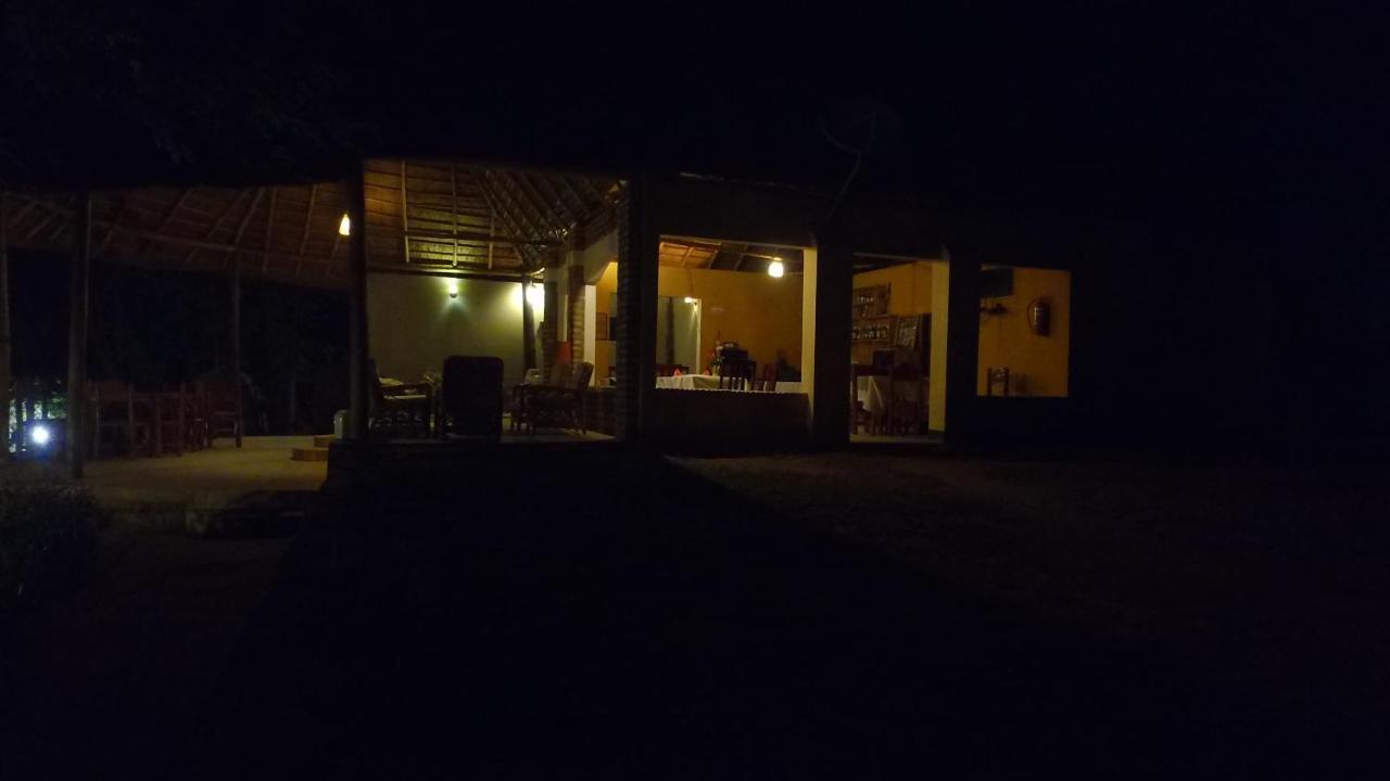 Irungu Forest Safari Lodge Katunguru Eksteriør billede