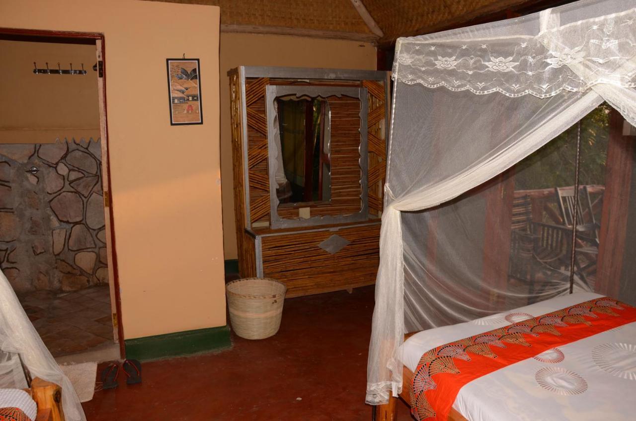 Irungu Forest Safari Lodge Katunguru Eksteriør billede