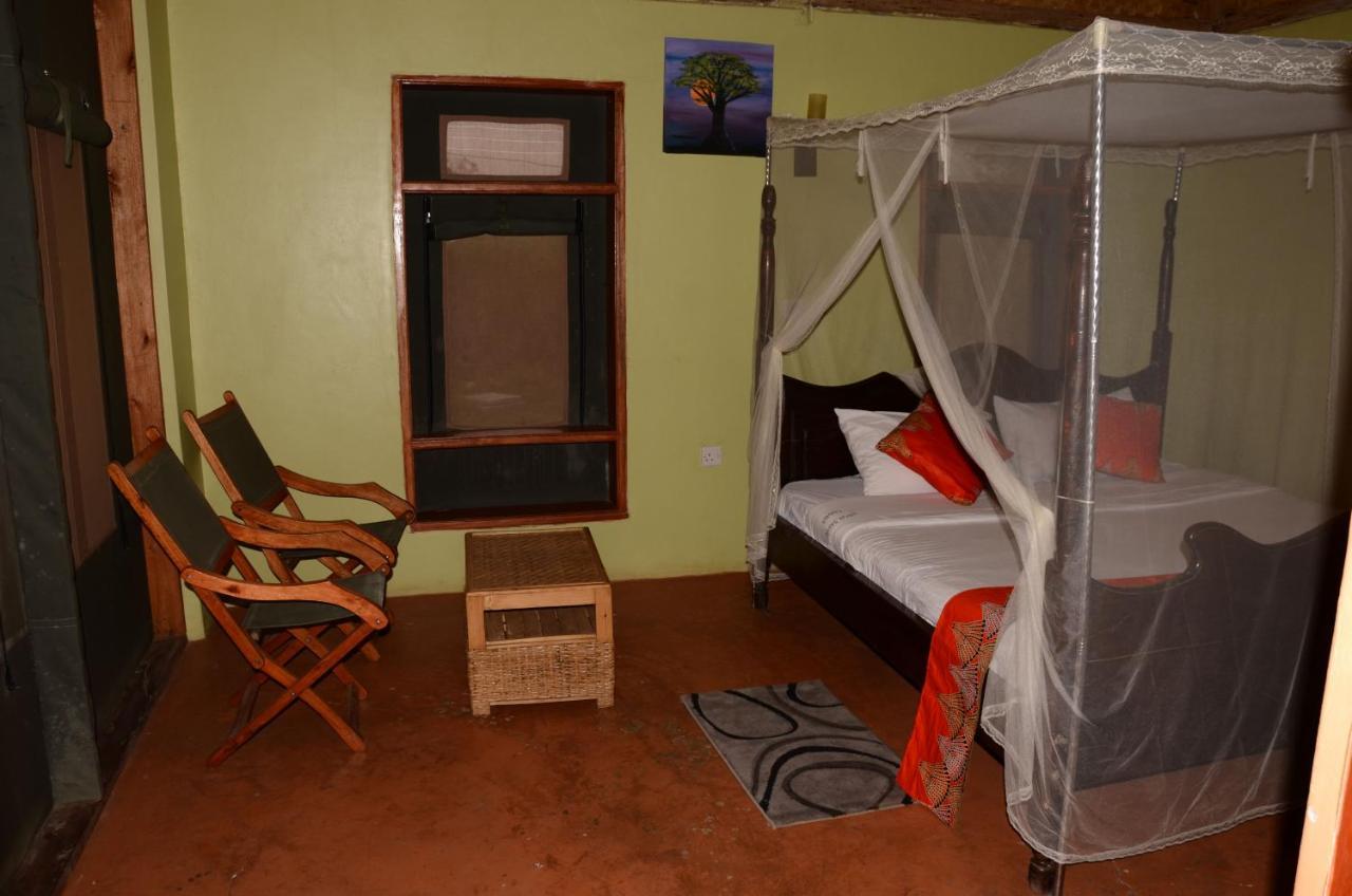 Irungu Forest Safari Lodge Katunguru Eksteriør billede