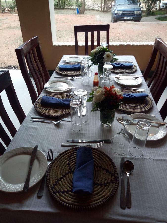 Irungu Forest Safari Lodge Katunguru Eksteriør billede