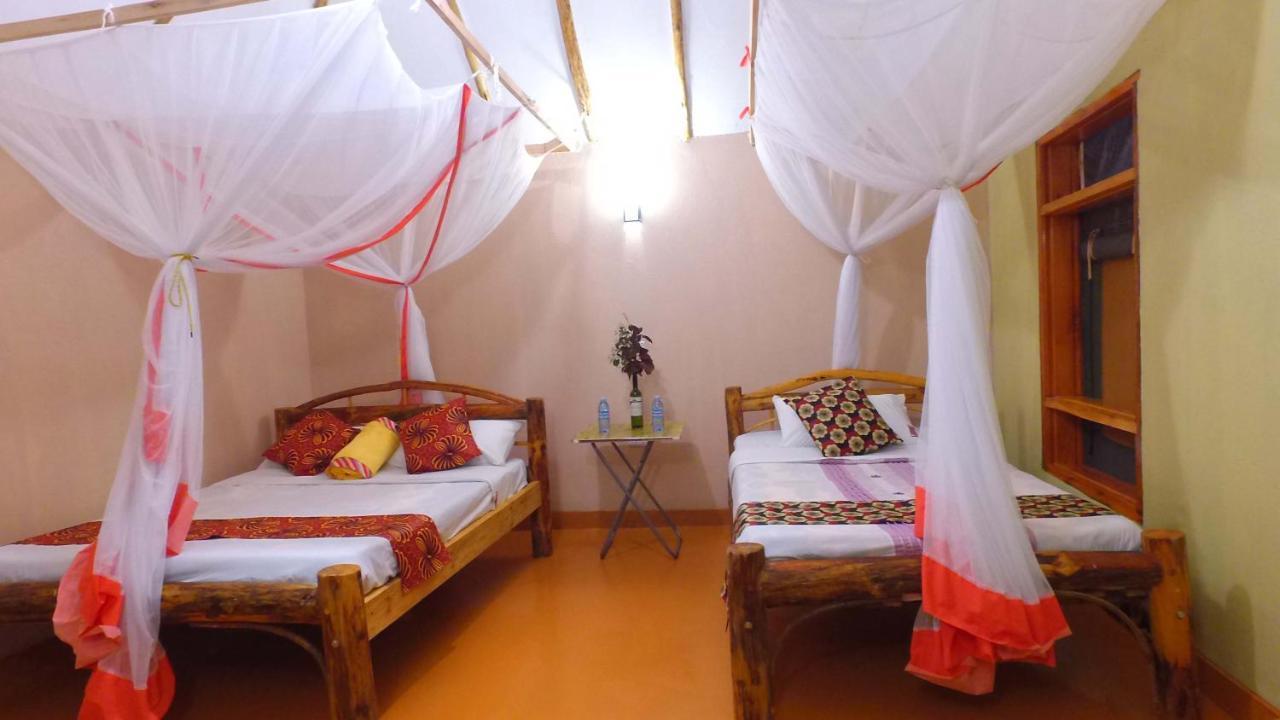 Irungu Forest Safari Lodge Katunguru Eksteriør billede