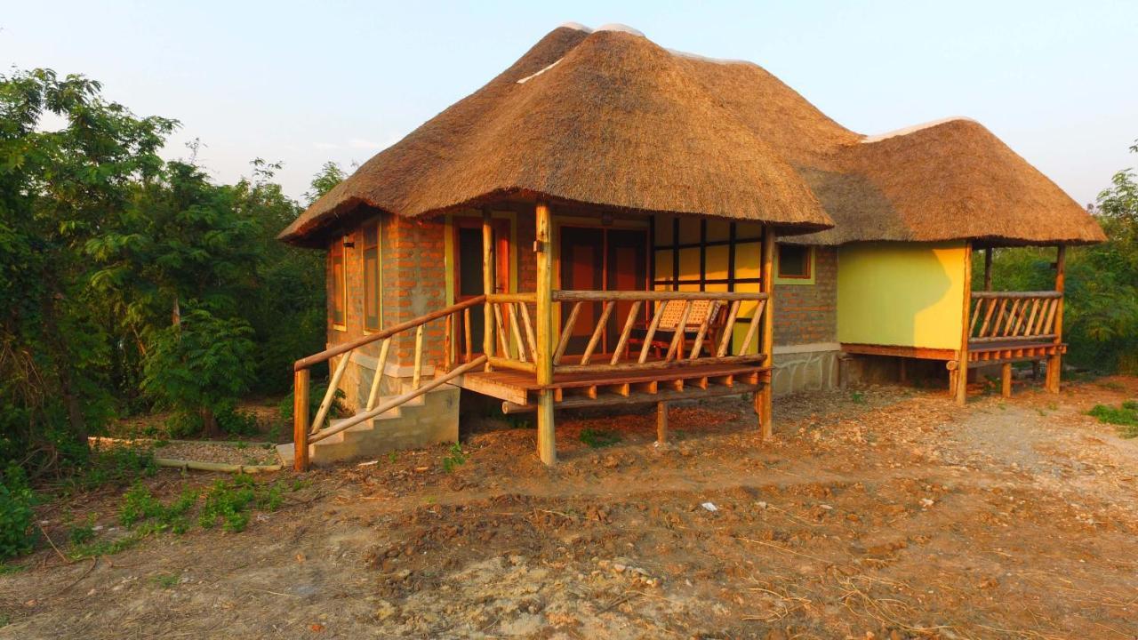 Irungu Forest Safari Lodge Katunguru Eksteriør billede