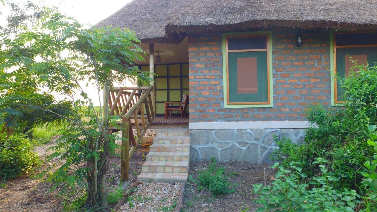 Irungu Forest Safari Lodge Katunguru Eksteriør billede